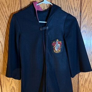 Harry Potter Black Cape with Embroidered Crest of Gryffindor